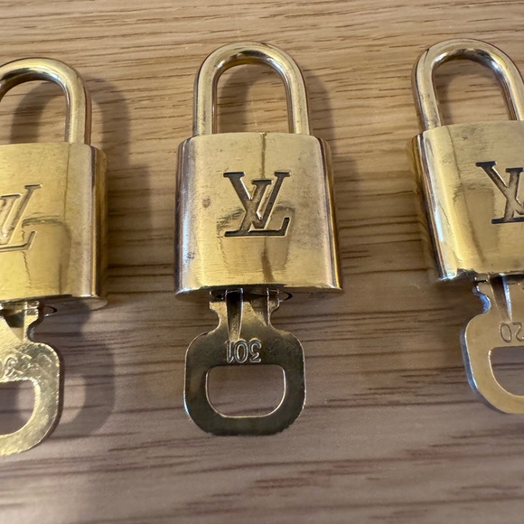 Louis Vuitton Lock and Key #301 - Picture 3 of 3